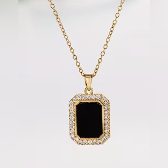 Jewelry - Elegant Gold and Black Pendant Necklace